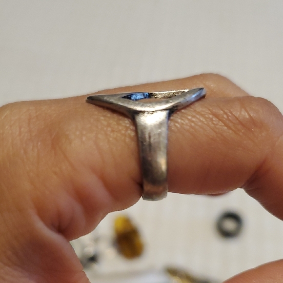 Chic Silver Peace Sign Ring - Picture 2 of 8